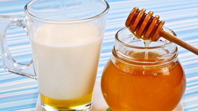 Le miel de kéfir rajeunit la peau des mains